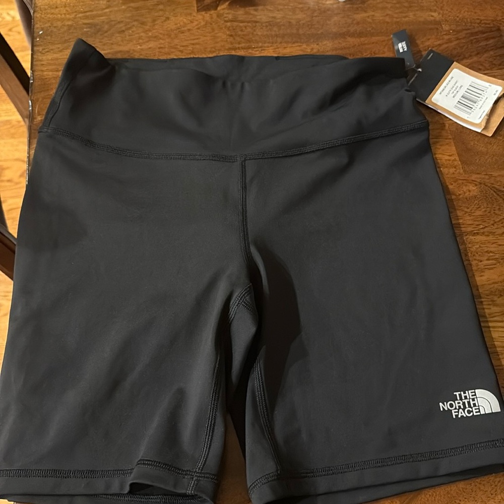 The North Face Women's Outdoors  Athletic Sporty Gym Wear Bike Shorts NWT Sz M